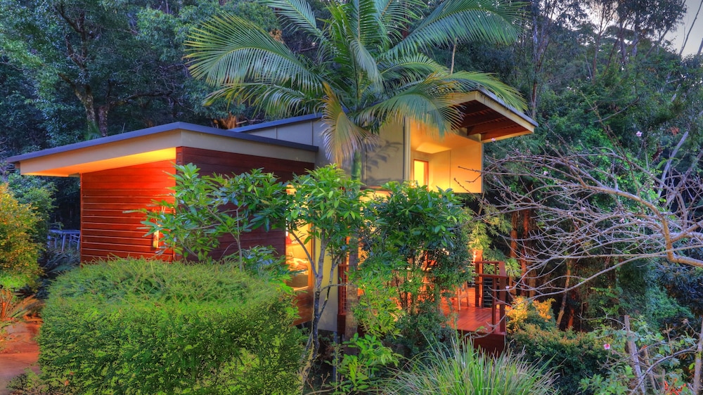 Montville Oceanview Cottages 5/25