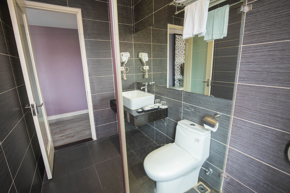 Riverside Boutique Hotel 27/28
