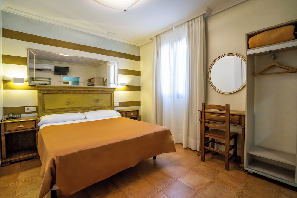 EL HOSTAL PUERTA BISAGRA. 36/60