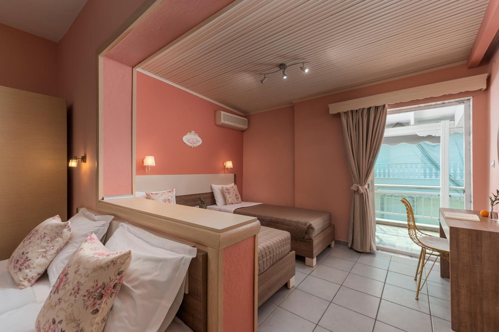 Ouzas Hotel 14/38