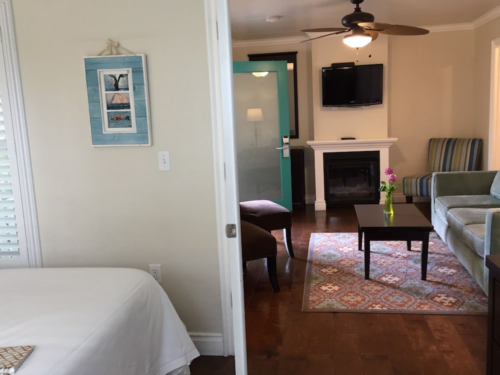 Beach Bungalow Inn and Suites 27/67