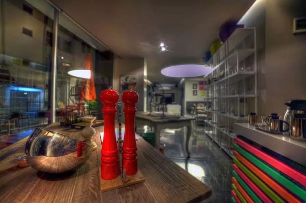 Upper House Hotel 52/55