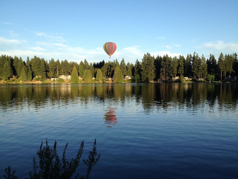 Cottage Lake Bed And Breakfast 30/50