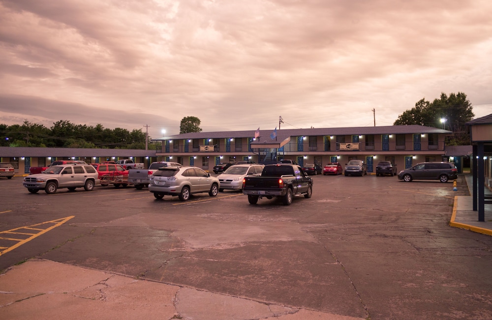 RODEWAY INN MUSKOGEE 36/39
