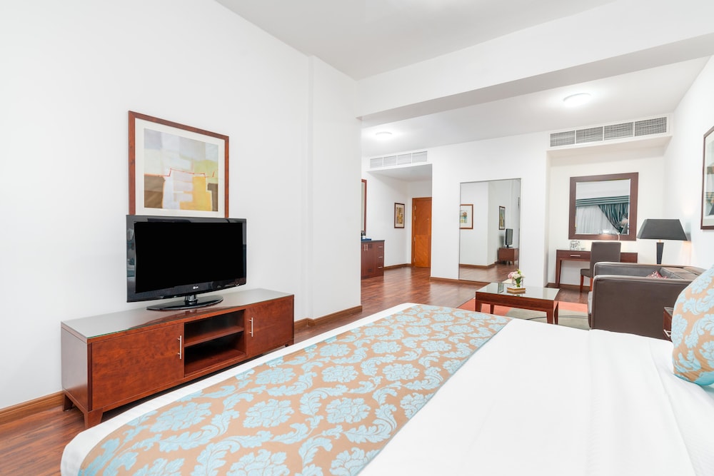 Golden Sands Hotel and Residences 28/71