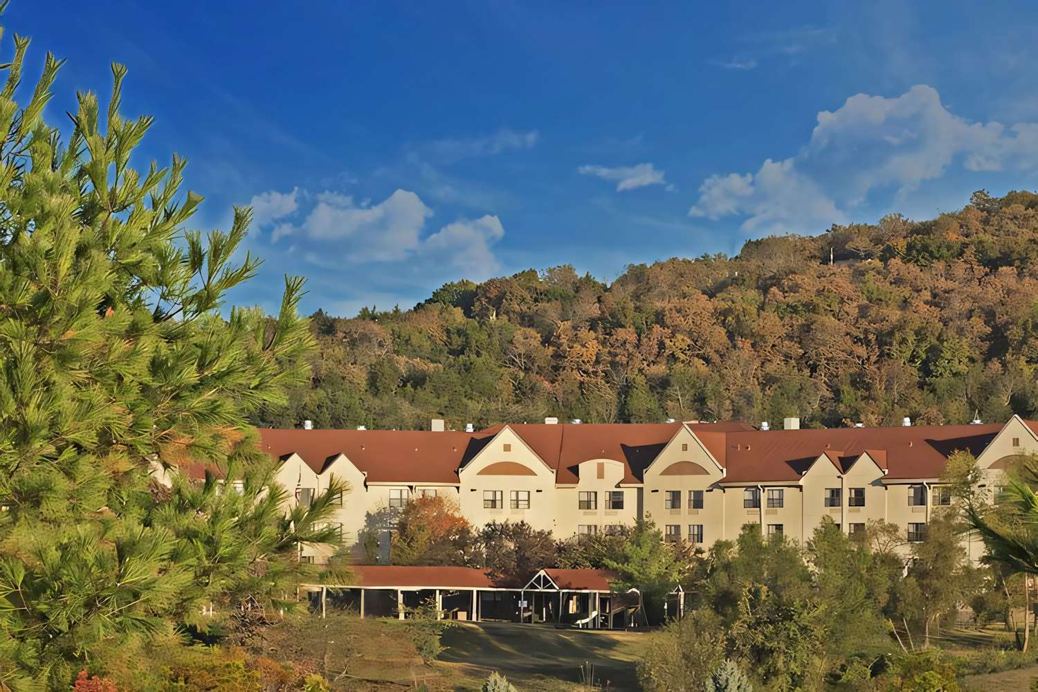 The Branson Hillside Hotel 18/21