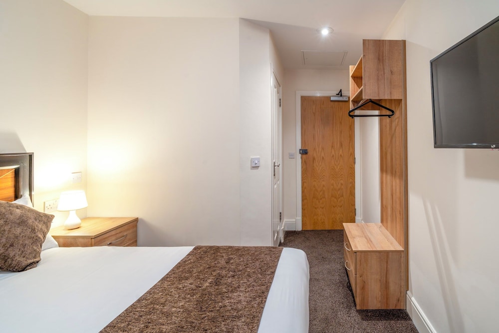 Russ Hill Hotel Gatwick 20/62