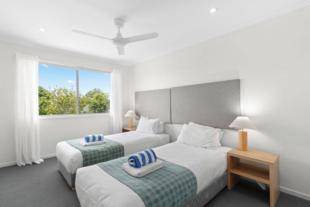 4 BEDROOMS, TOWN HOUSE