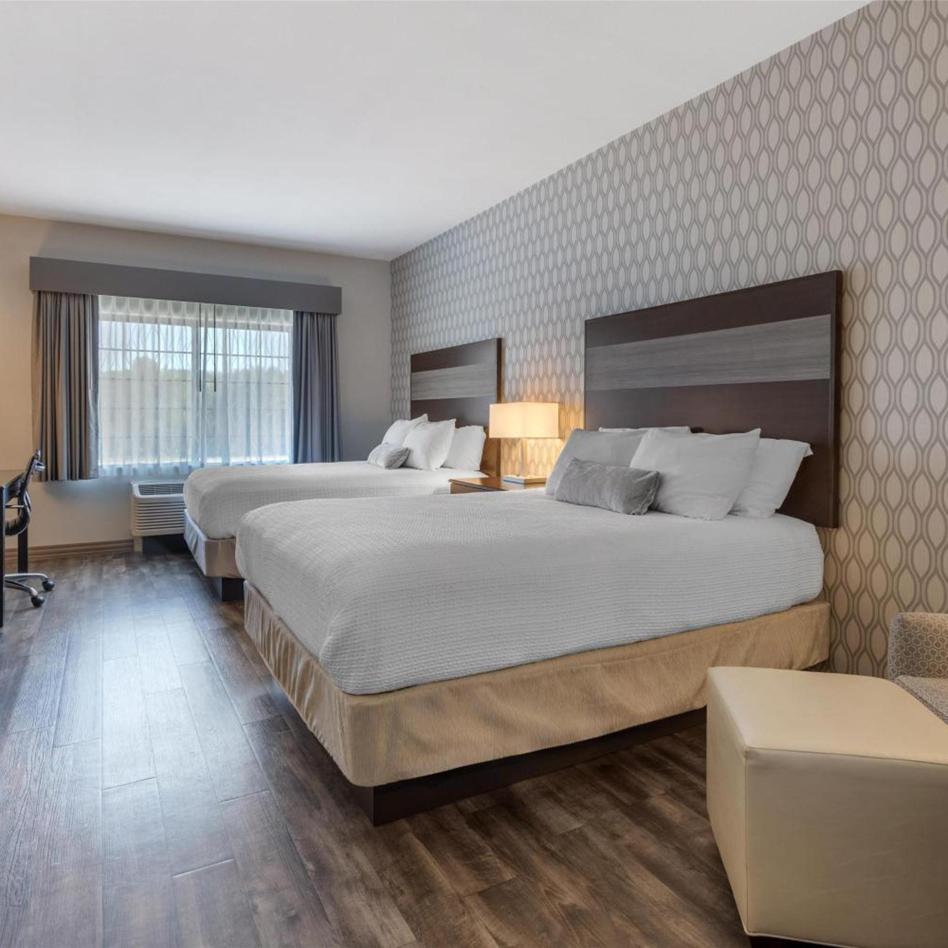 Room, Queen Bed, Best Western Plus Saint Peter 2/7