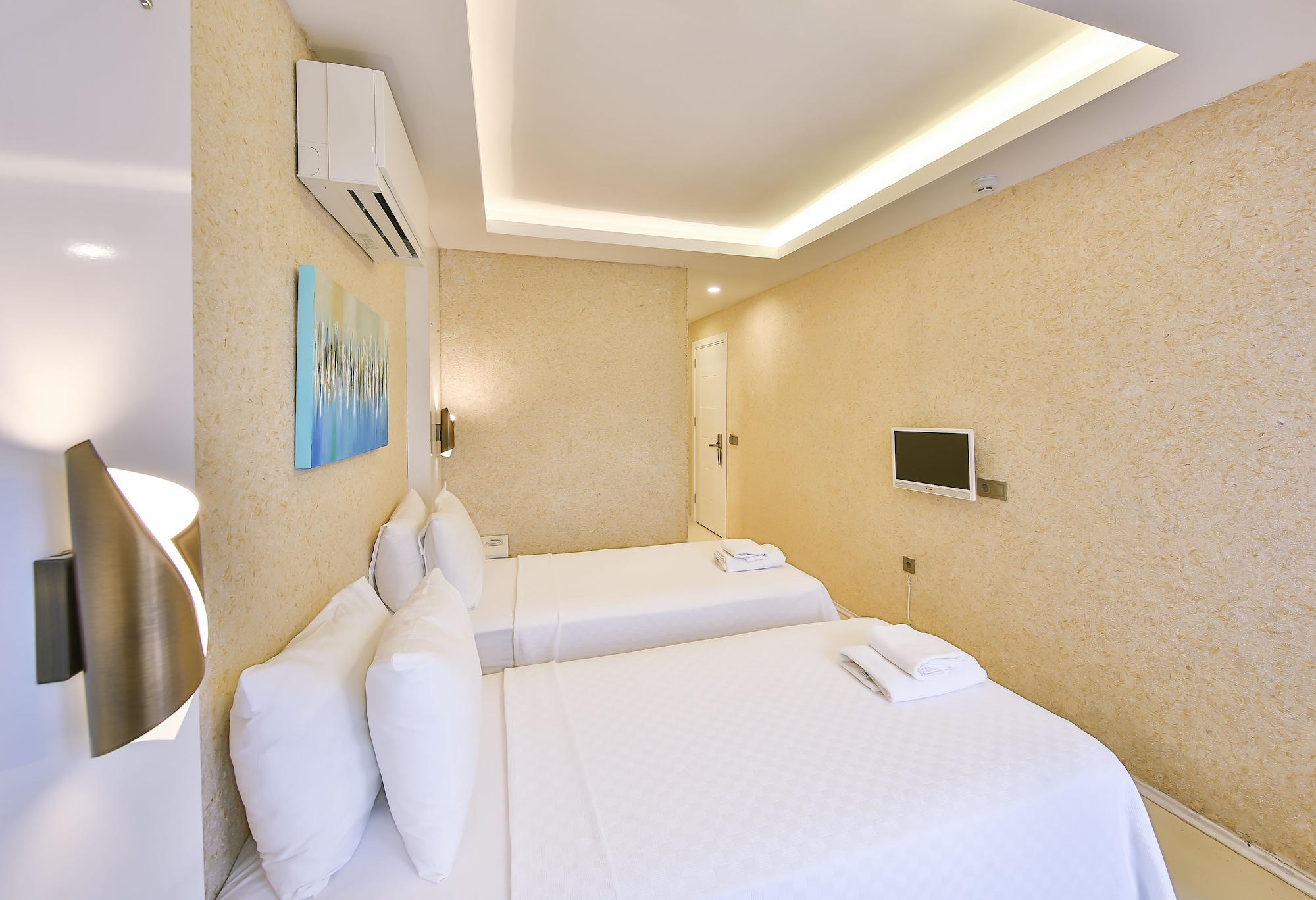 ROOM, TWIN BEDS, BALCONY