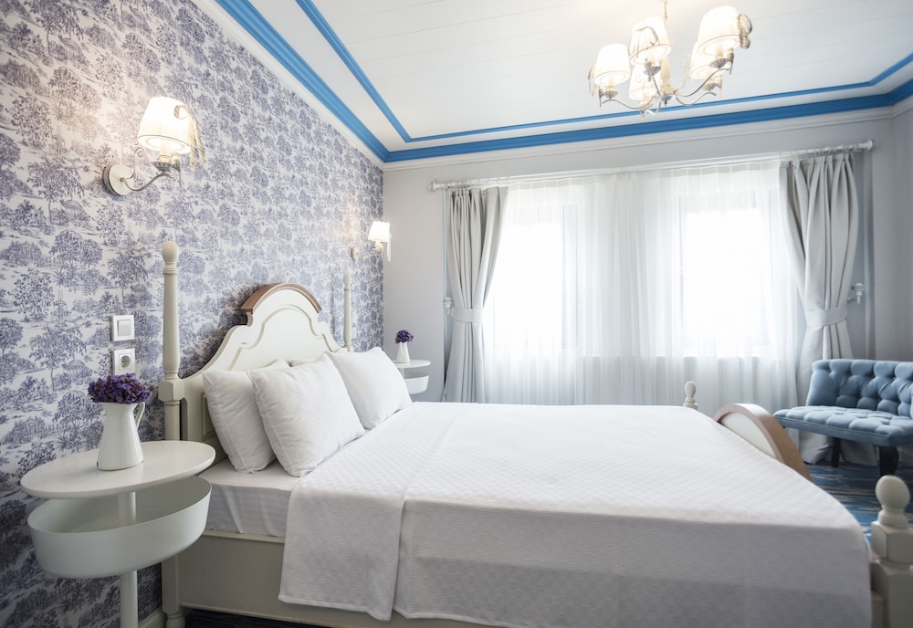 DELUXE, DOUBLE BED
