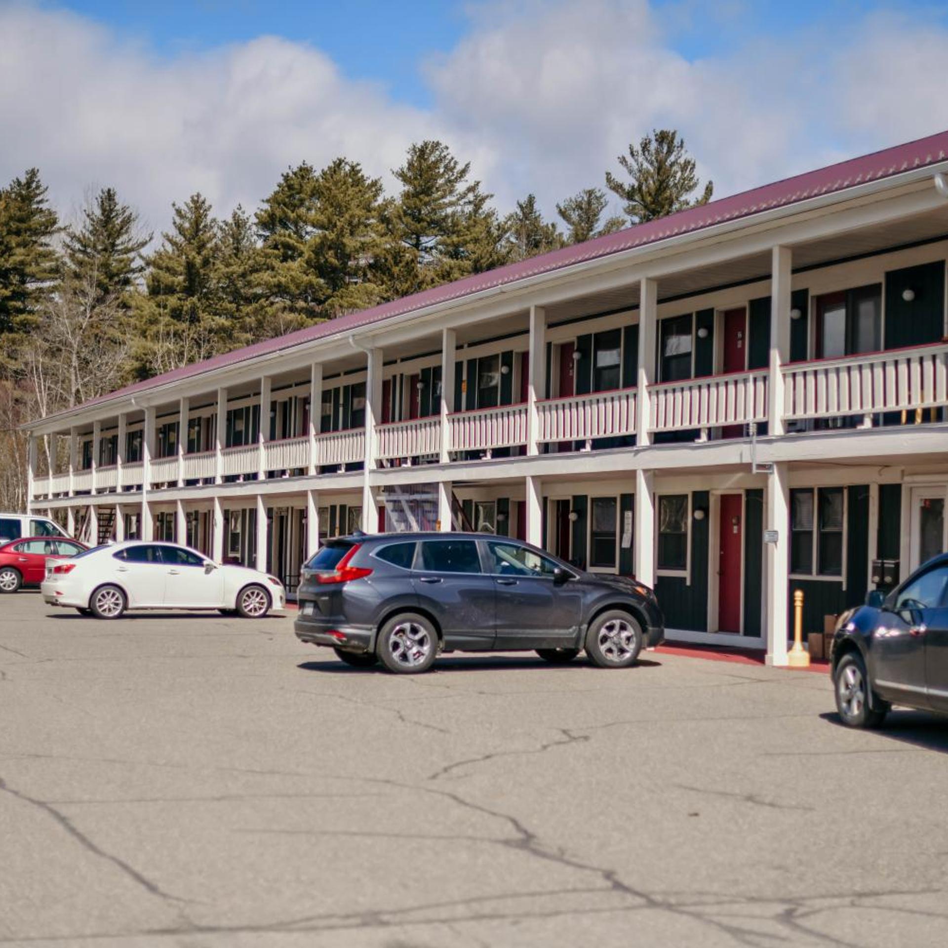 Briarwood motor inn 32/41