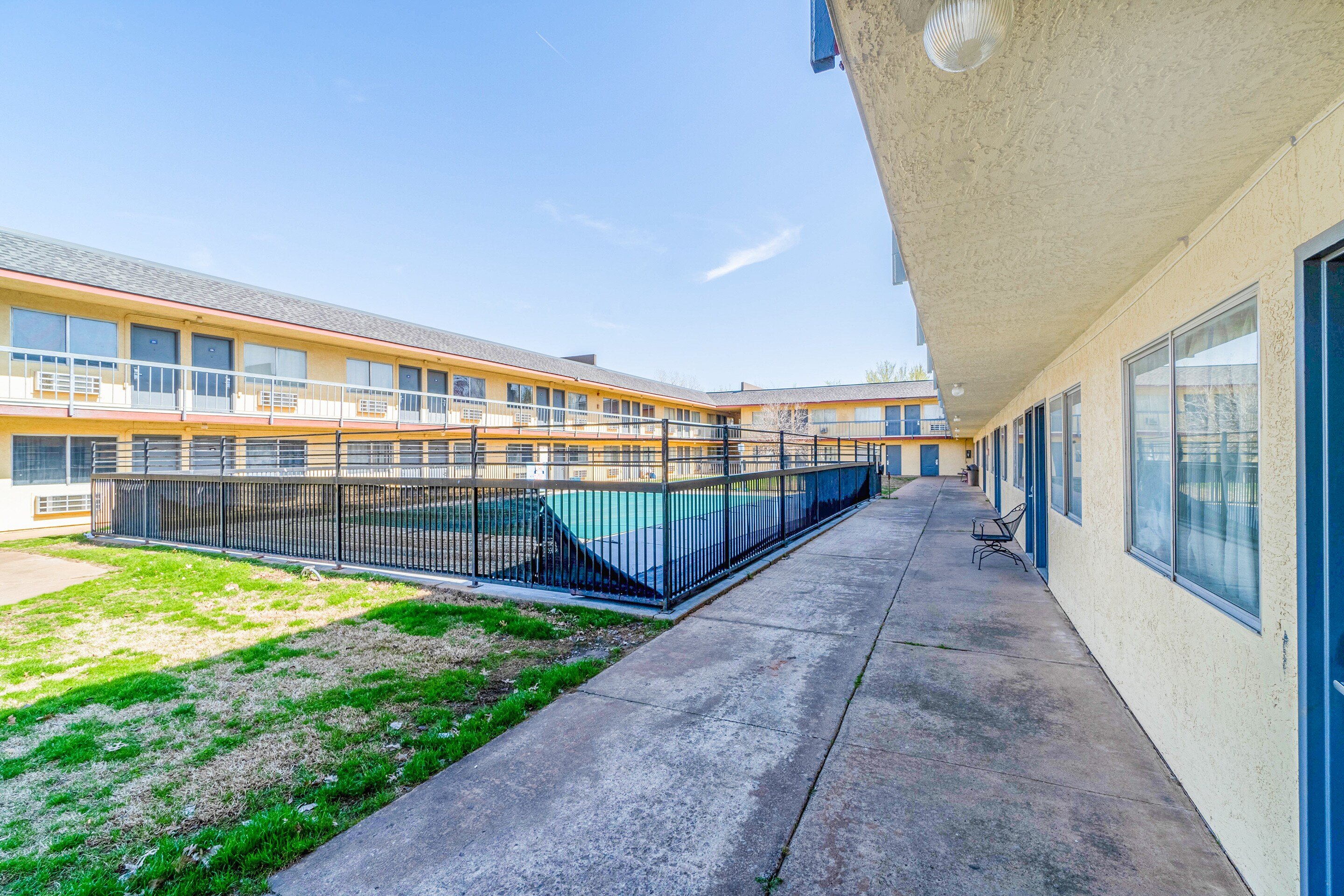 Castle Inn & Suites By OYO Chickasha 63/66
