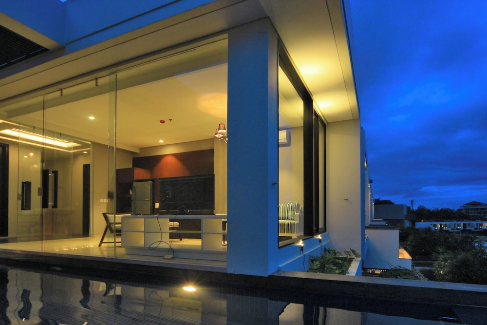 The Sterling Hotel & Villa's 30/57