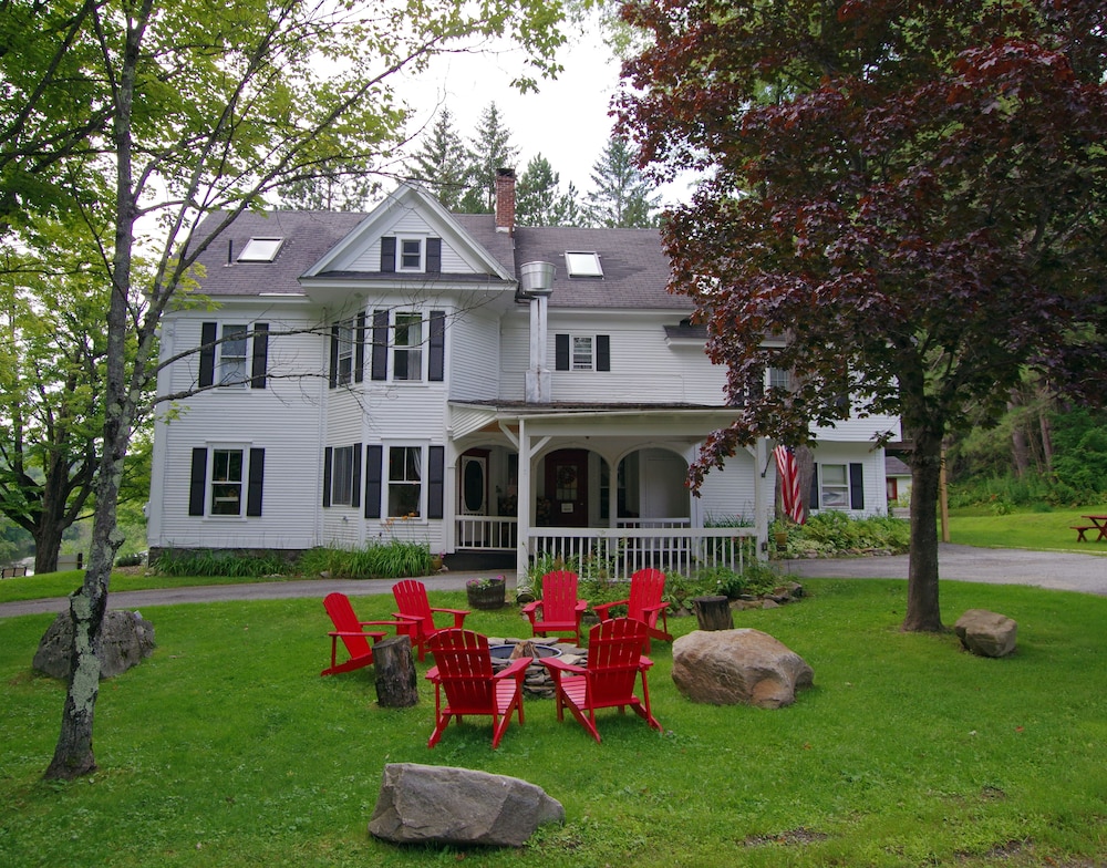 Wilmington Inn And Tavern 62/68