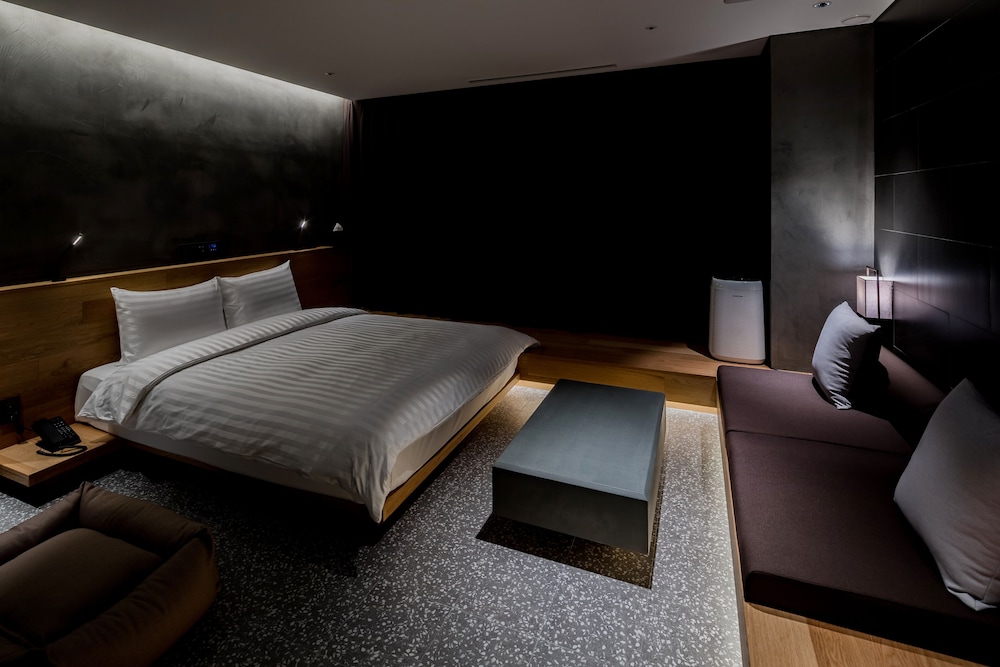 Family, Queen Bed, Pet Friendly, West Tower