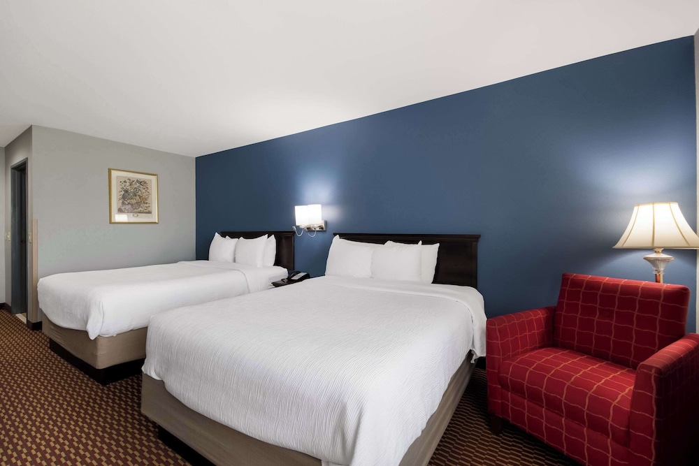 STANDARD, 2 QUEEN BEDS