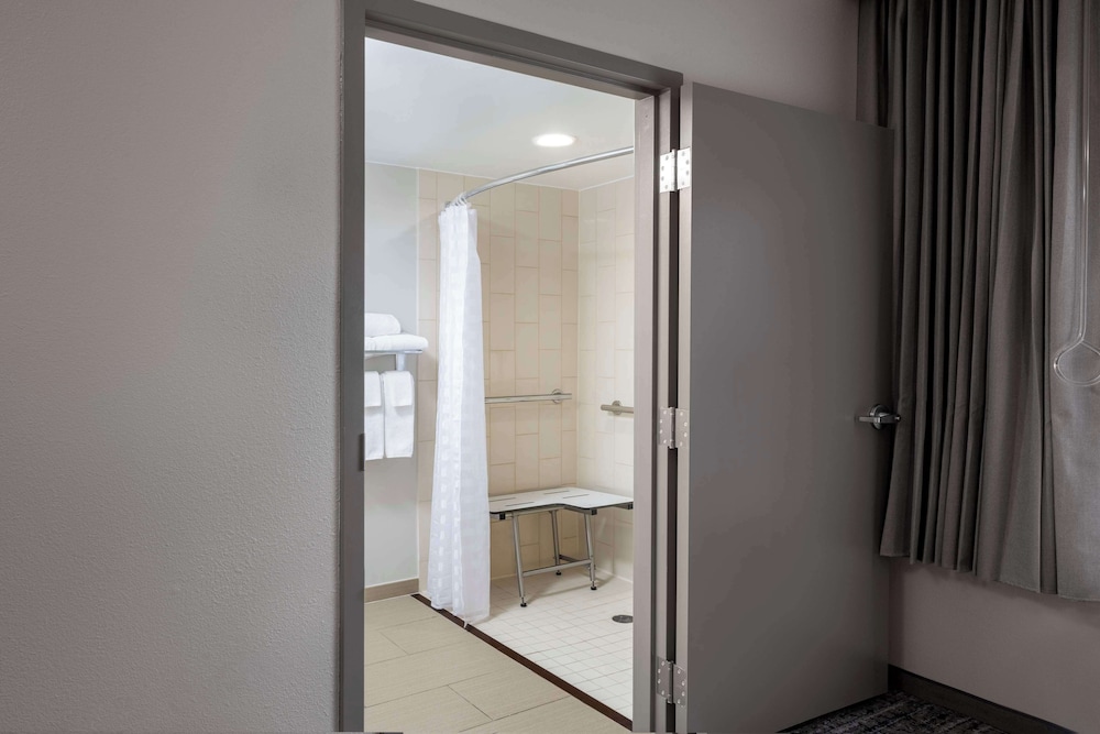 Hyatt Place Sterling Dulles Airport North 59/59