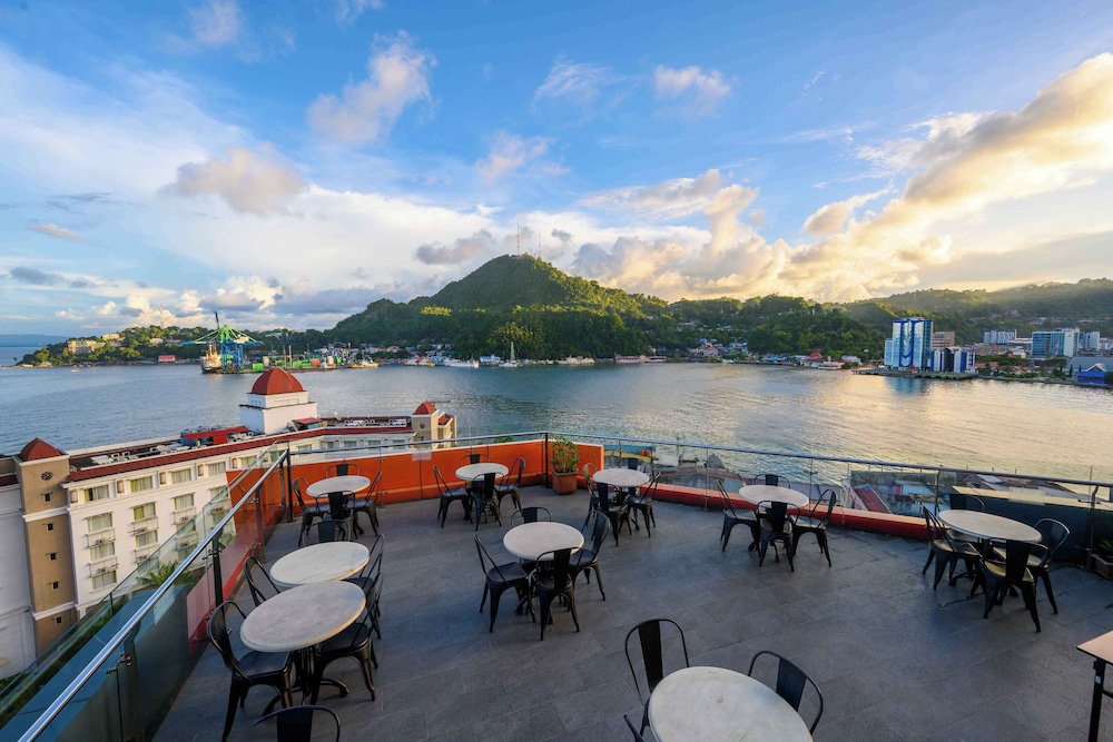 Front One Hotel Jayapura 30/34