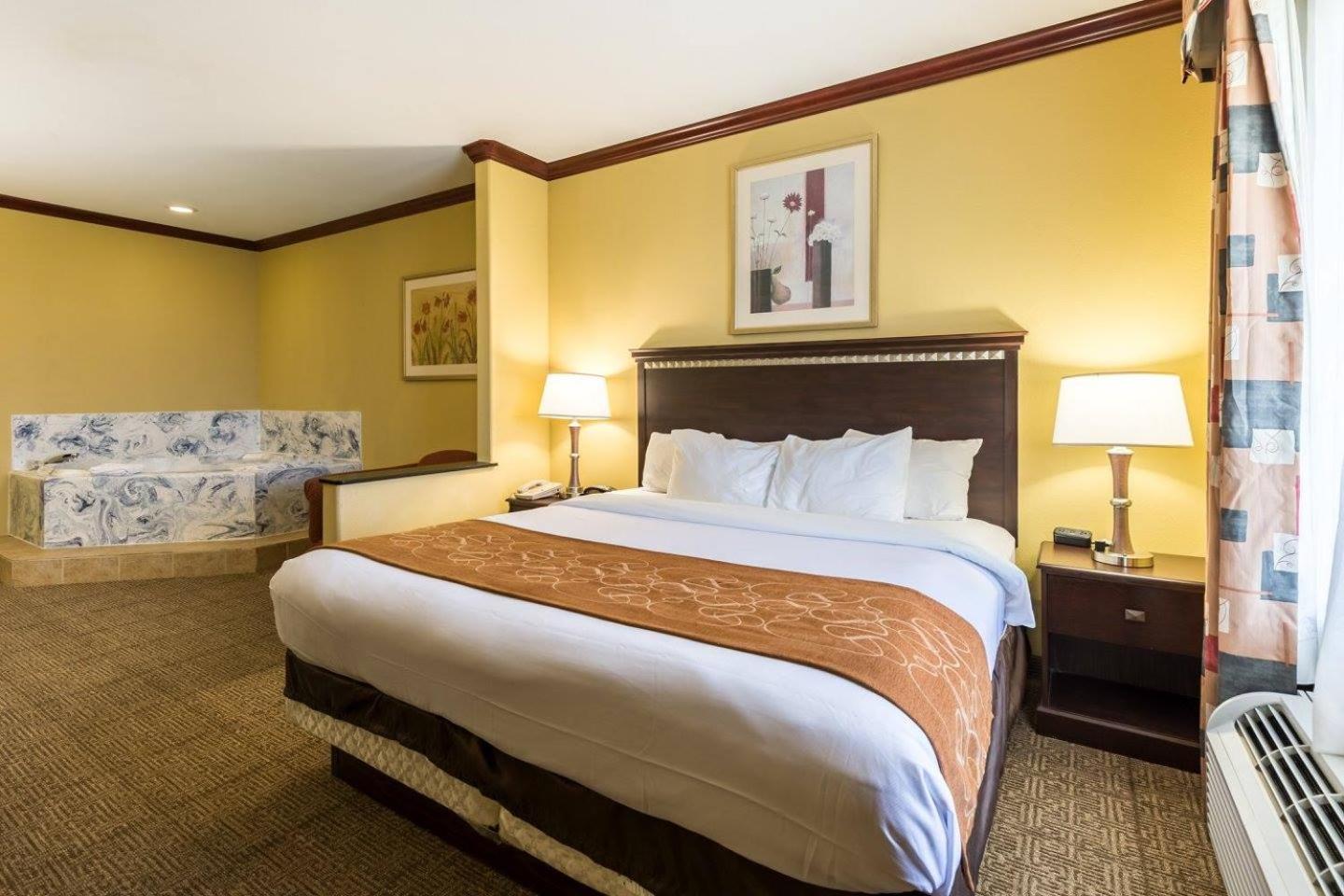 Standard, King Bed, Hot Tub, Accessible