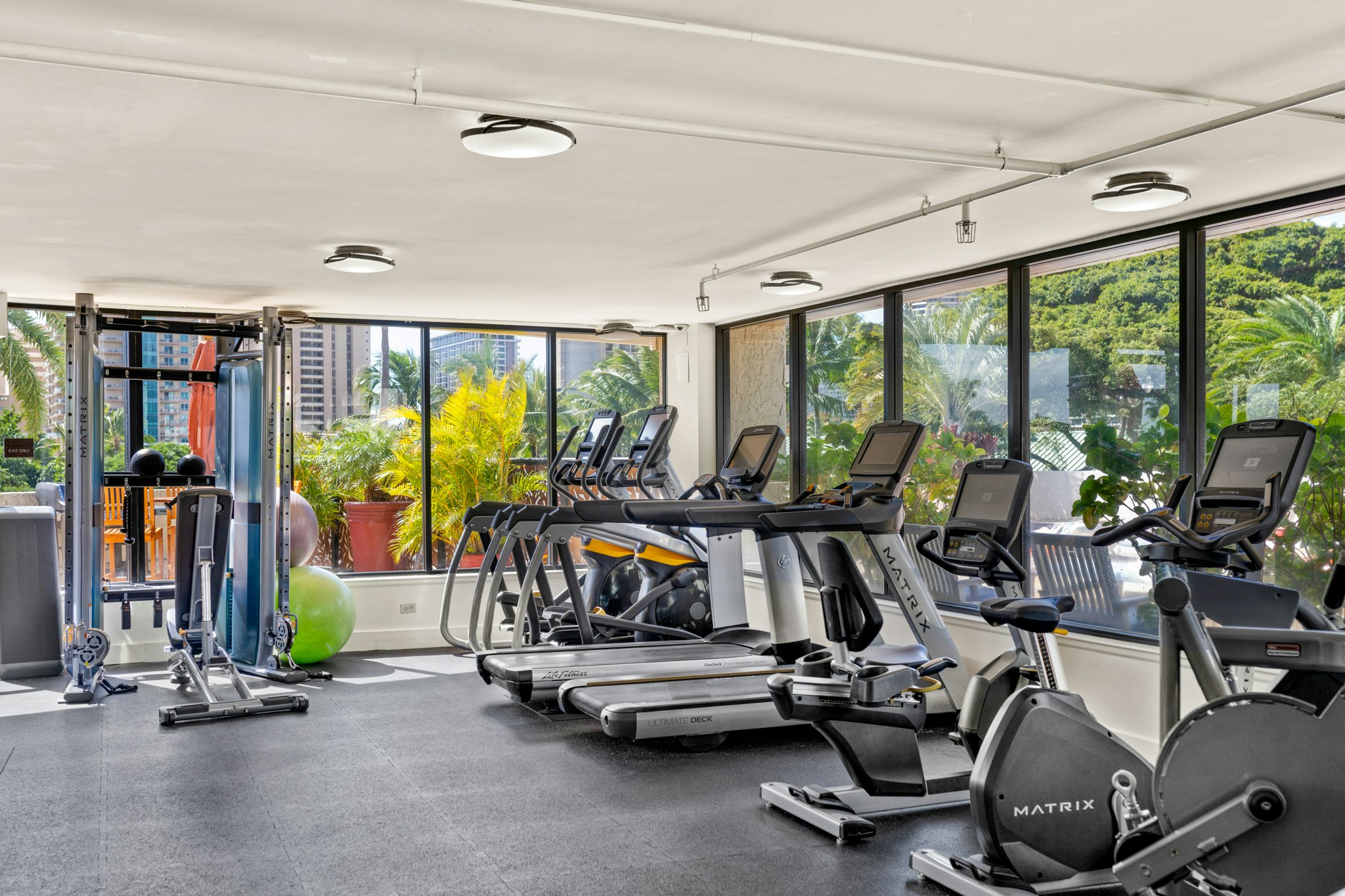 Luana Waikiki Hotel and Suites 24/50