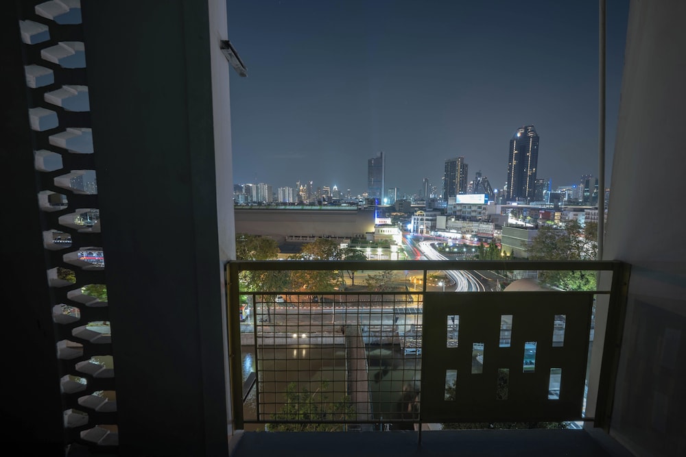 The Krungkasem Srikrung Hotel 62/65