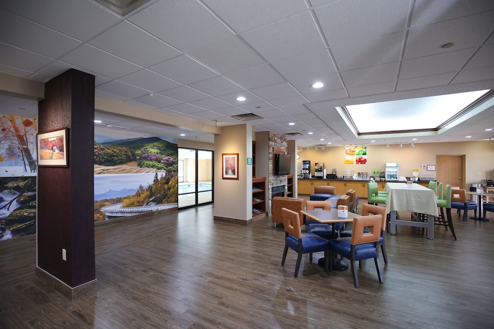 Quality Inn & Suites Boone - University Area 23/24