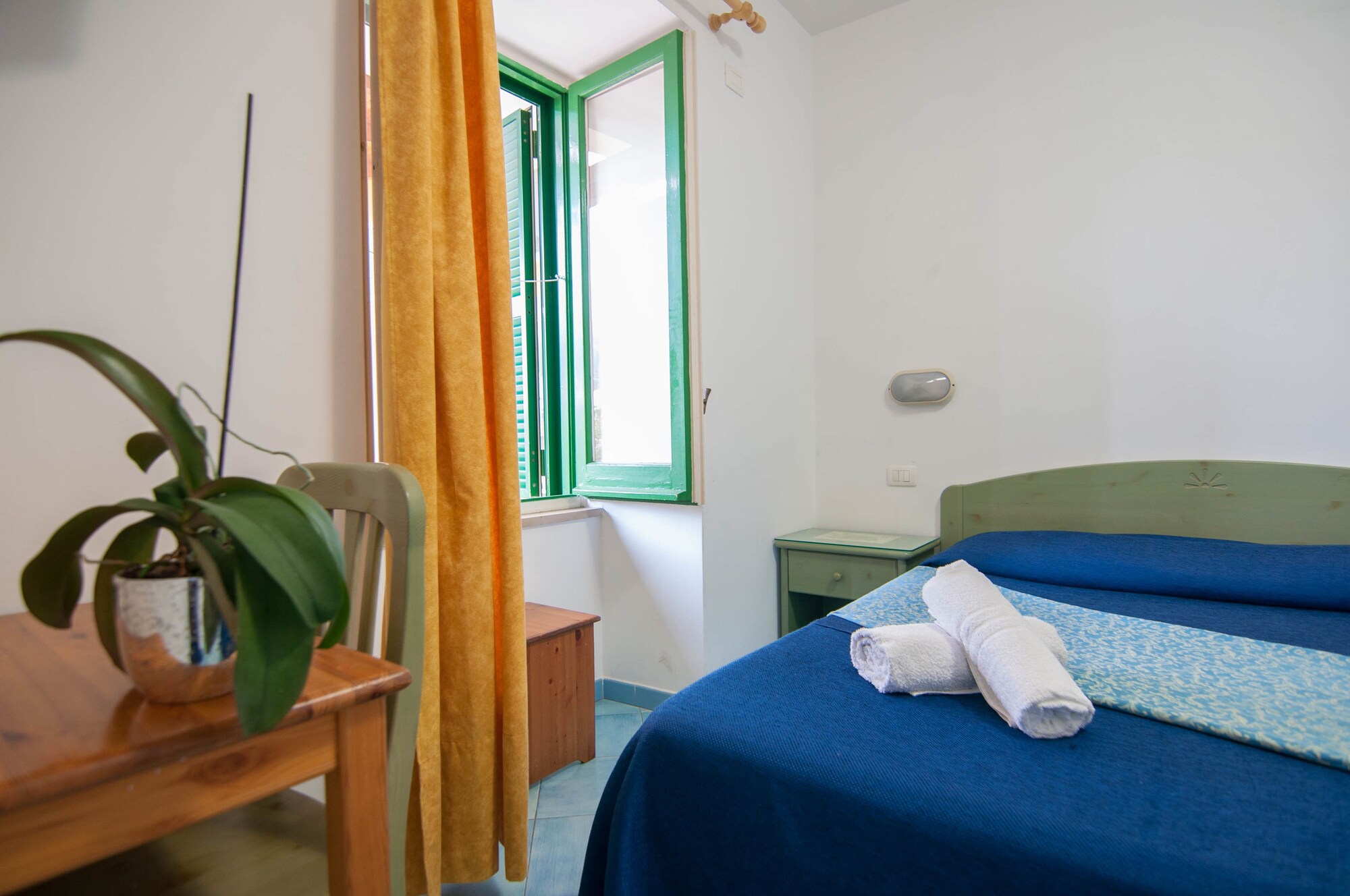 ECONOMY, QUEEN BED