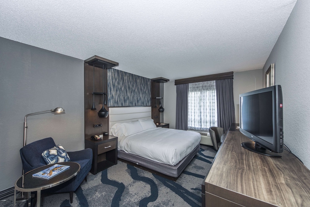 ROOM, KING BED