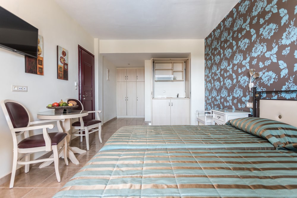 Ariadne Hotel 59/74