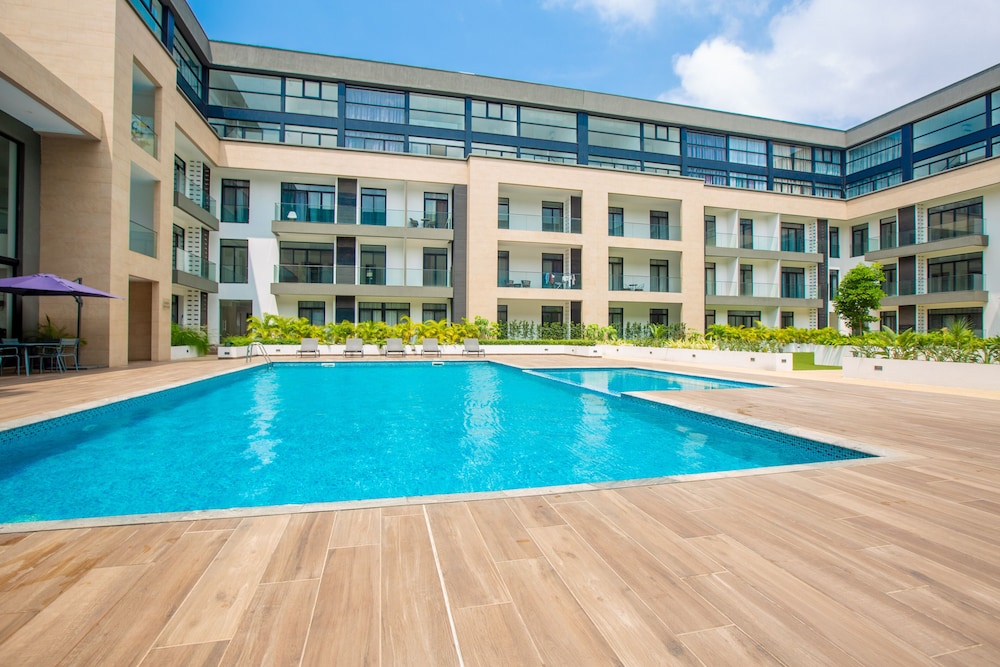 Embassy Gardens Premier Suites 4/50