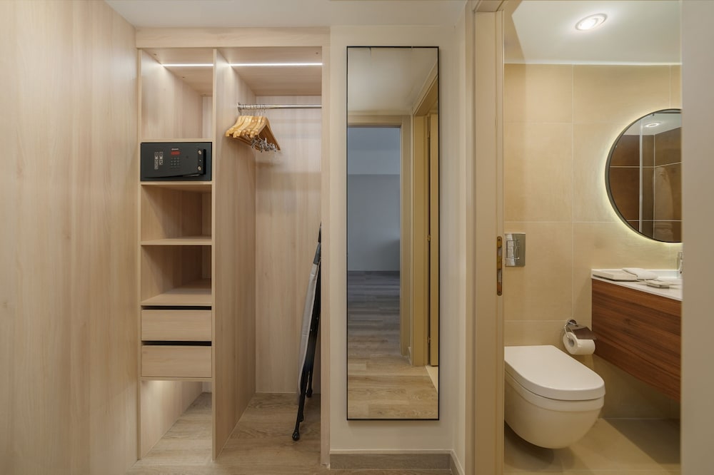 Hyatt Regency Bishkek 47/49