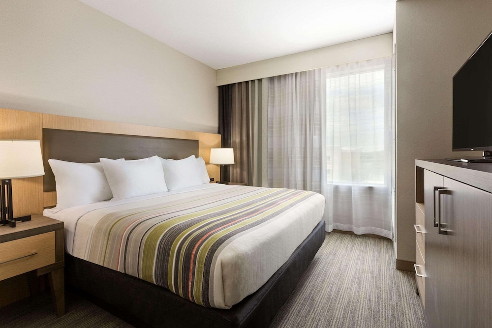 ROOM, KING BED, ACCESSIBLE
