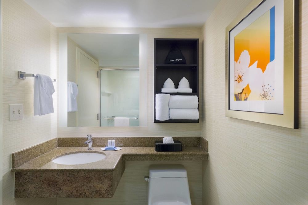 Fairfield Inn Suites By Marriott Paramus 19/47