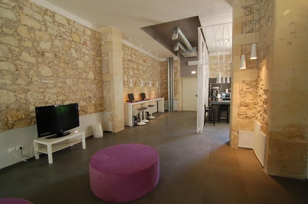 Lol Hostel Siracusa 11/26