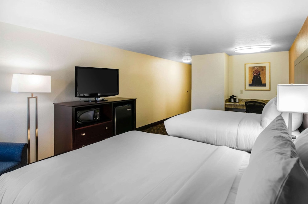 Comfort Inn & Suites Ashland, OR 16/40