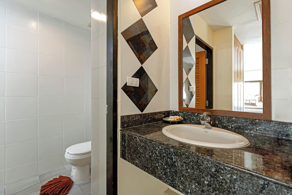 Patong Lodge Hotel 57/59
