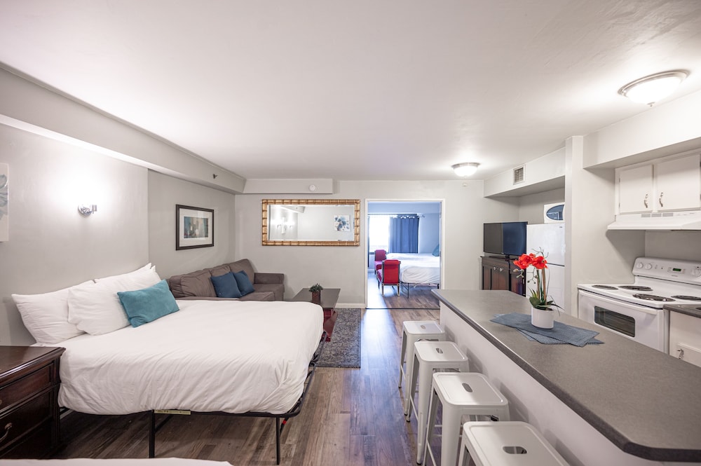 1Bd1Ba w BonusRM Stay Together Suites 18/62