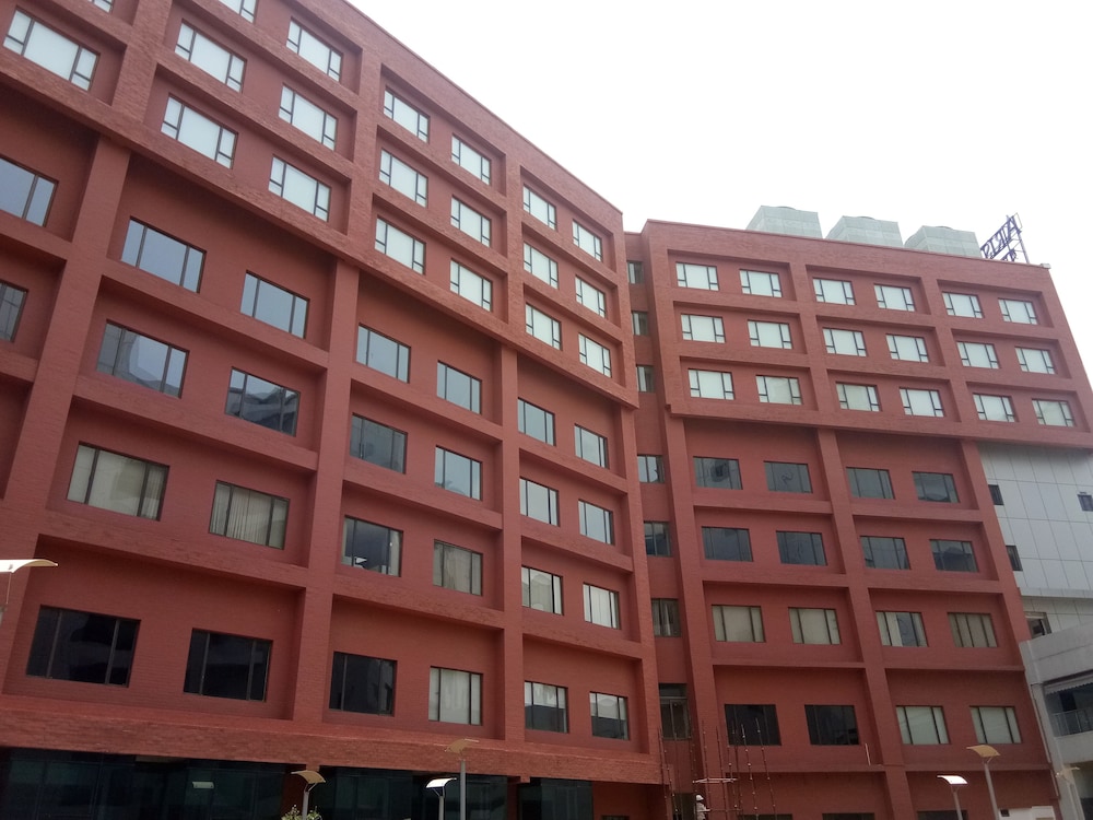 Aristocrat Hotel 5/40