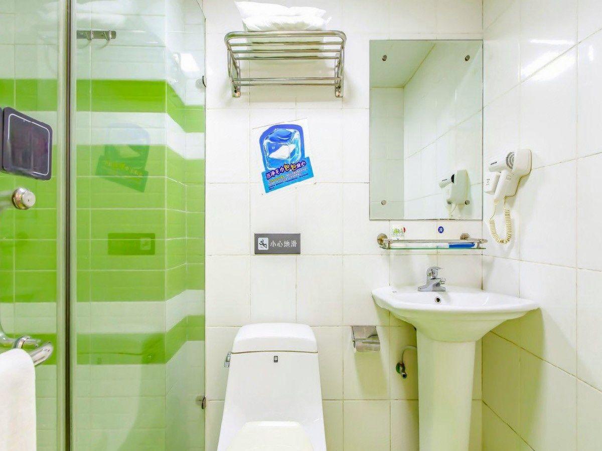 7 Days Inn (Beijing Dinghui Temple Wuluju Metro Station) 46/50