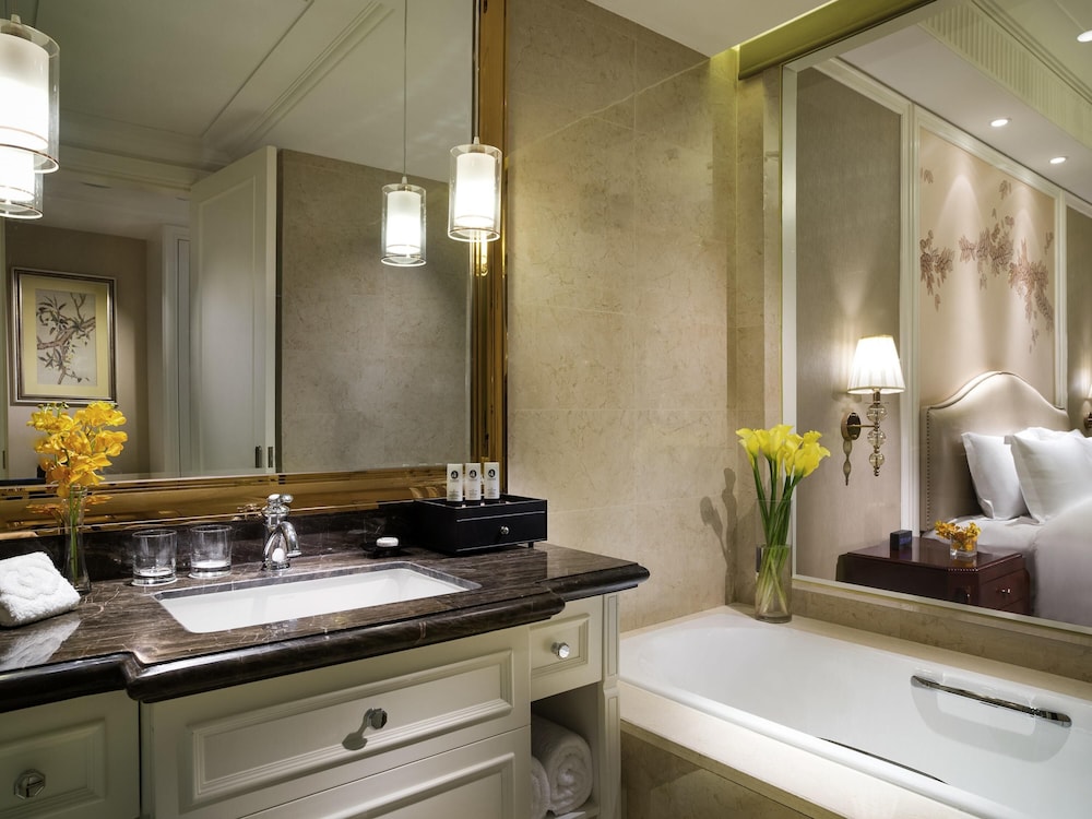 Sofitel Xining 70/72