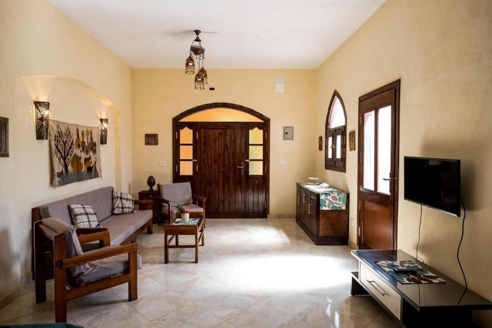 Nile Compound Hotel 32/50