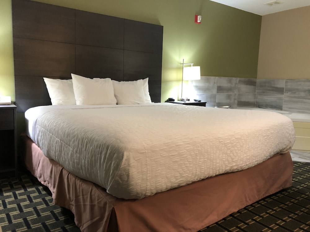 AmericInn by Wyndham Columbus Wisconsin 18/38