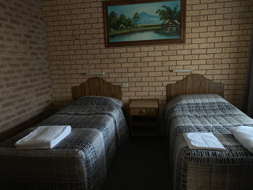 Lakeview Motel 24/60