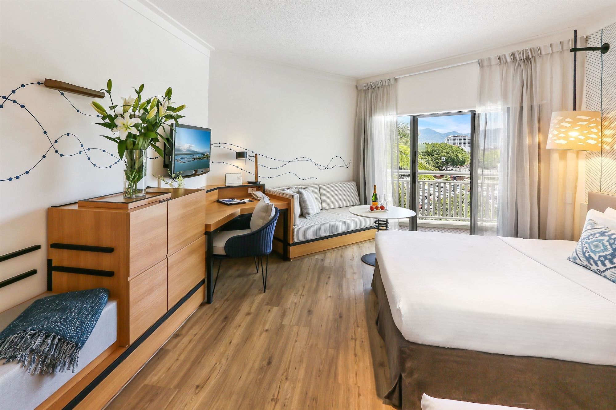 DELUXE, TWIN BEDS, SEA VIEW