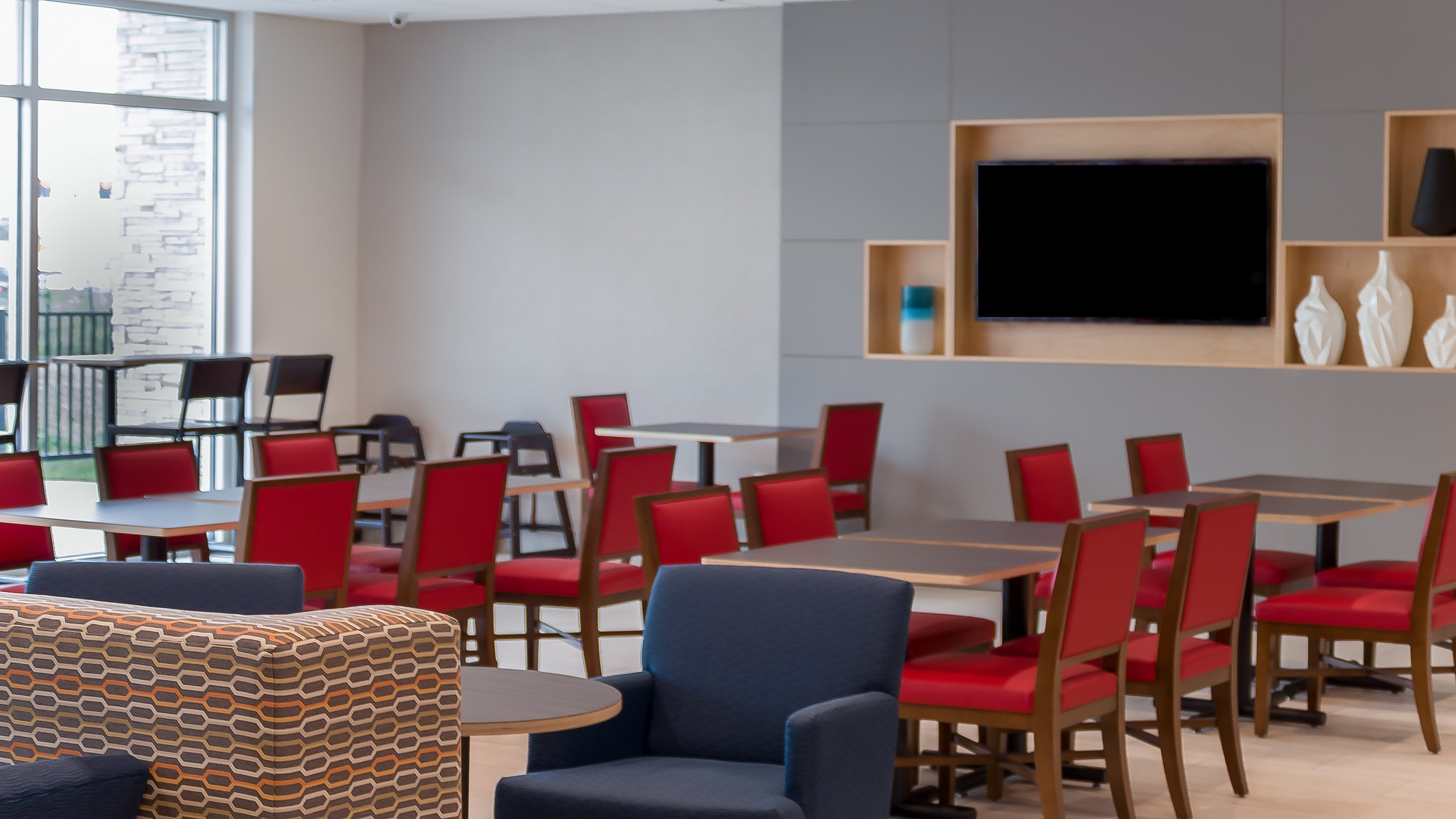 Holiday Inn Express Suites Tampa East Ybor City 50/56