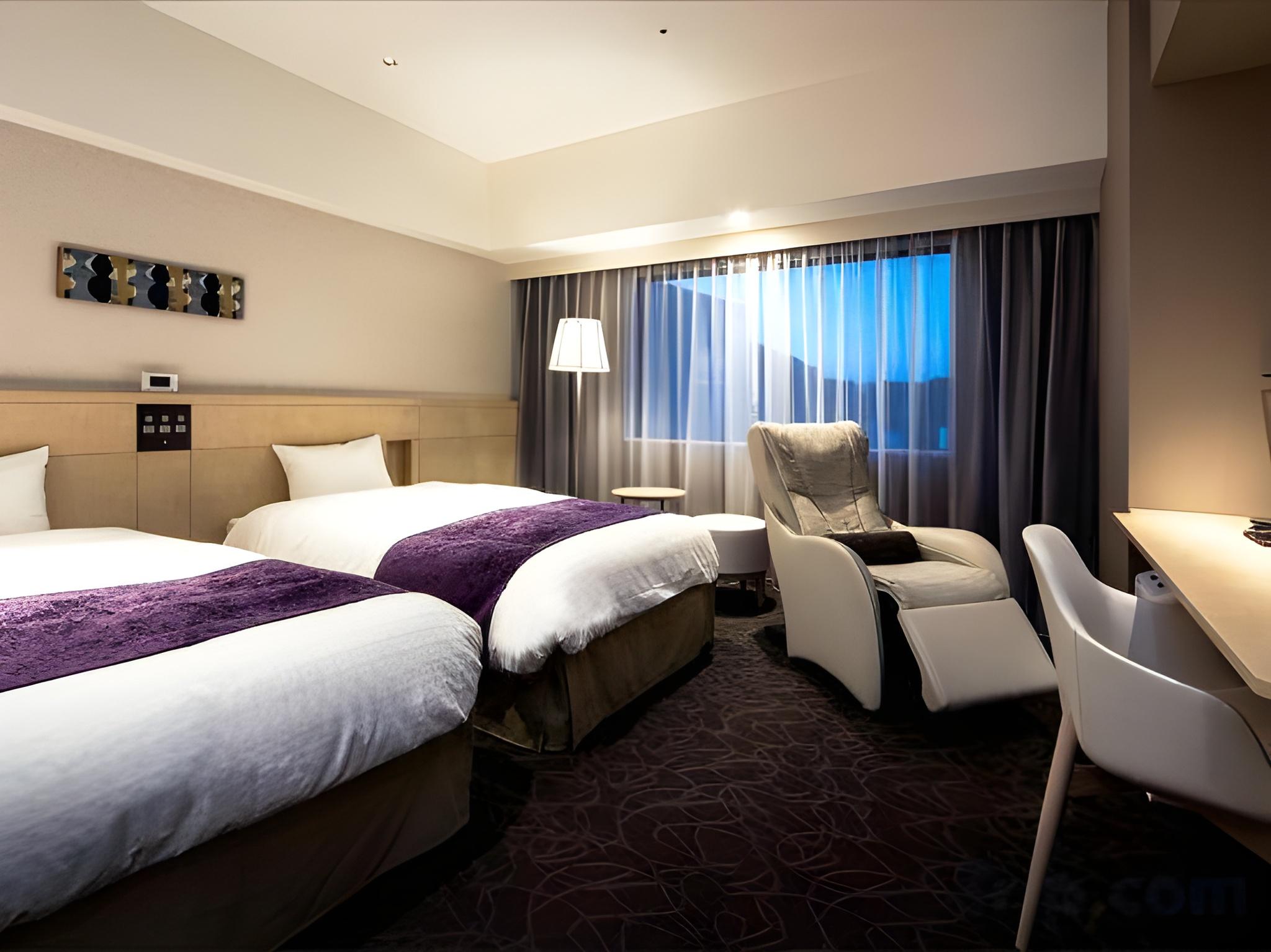 Relax, Twin Beds