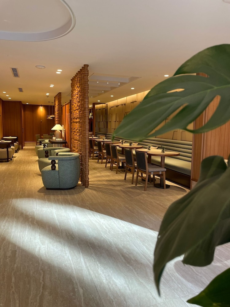 Housez Suites 46/65