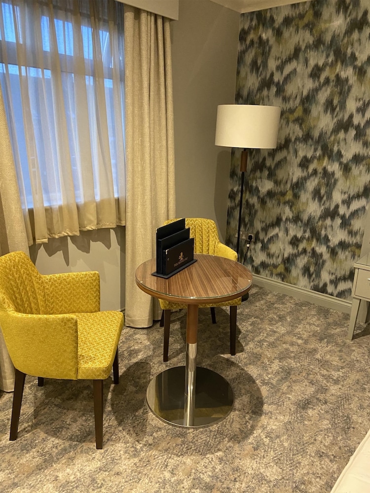 The Caledonian Hotel 42/62