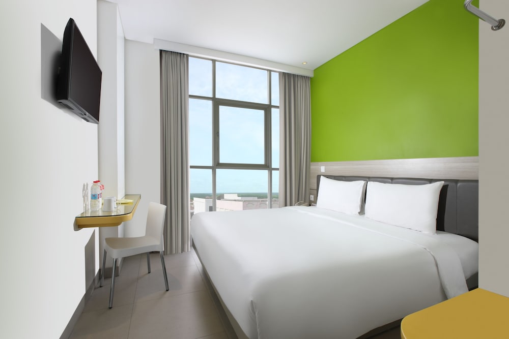 Smart, Hollywood, Queen Bed